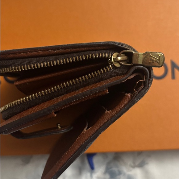 Louis Vuitton Brown Monogram with zipper - Picture 6 of 8